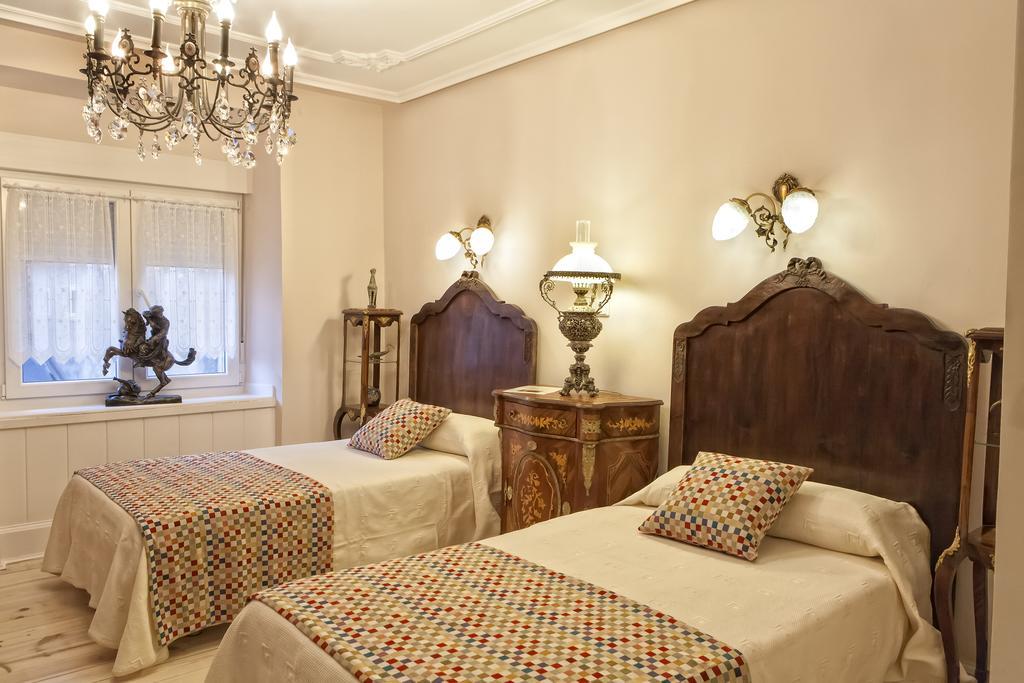 Hostal Boutique Puerta Del Sol Torrelavega Quarto foto